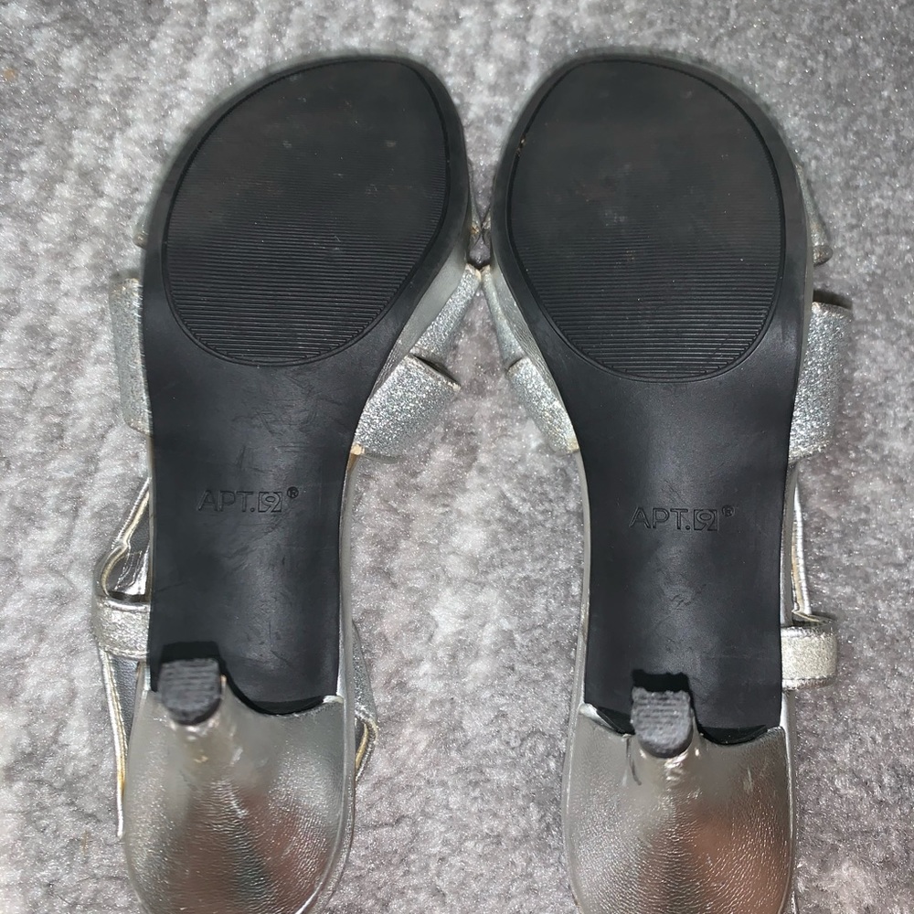 Silver Heels - Picture 5 of 5